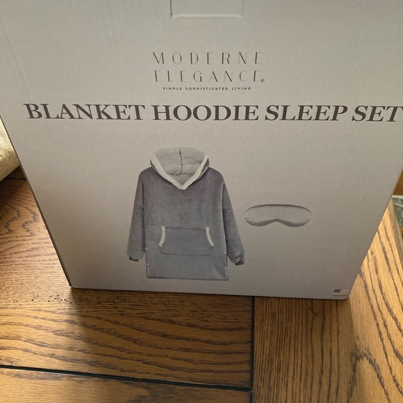 NIB Blanket Hoodie Sleep Set - Picture 5 of 5